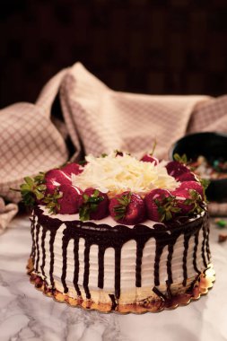 Masada lezzetli bir pasta var.