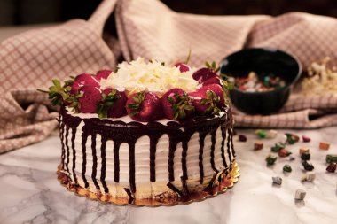 Masada lezzetli bir pasta var.