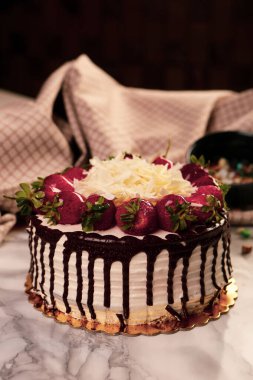 Masada lezzetli bir pasta var.