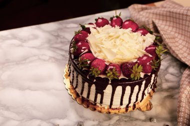 Masada lezzetli bir pasta var.