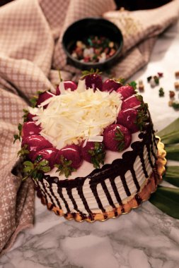 Masada lezzetli bir pasta var.