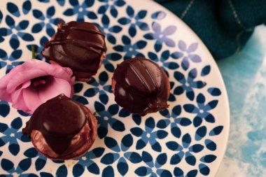 Masada lezzetli bir pasta var.