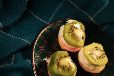 Masada lezzetli bir pasta var.