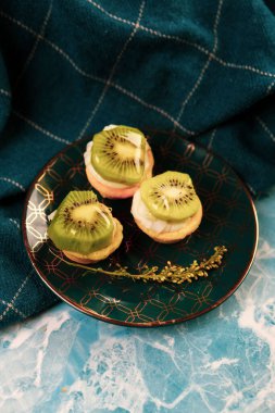 Masada lezzetli bir pasta var.