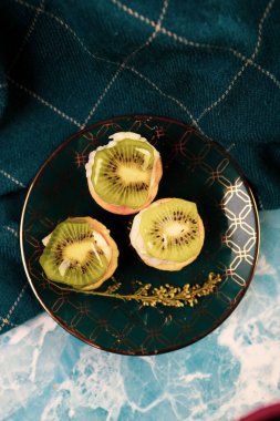 Masada lezzetli bir pasta var.