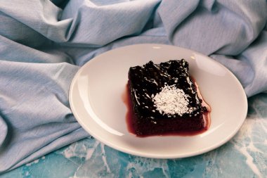 Masada lezzetli bir pasta var.