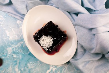 Masada lezzetli bir pasta var.