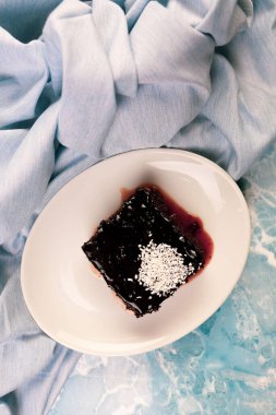 Masada lezzetli bir pasta var.