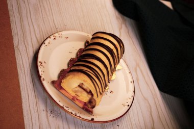 Masada lezzetli bir pasta var.