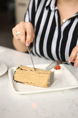 Masada lezzetli bir pasta var.