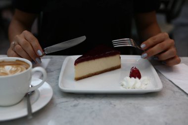 Masada lezzetli bir pasta var.