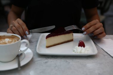 Masada lezzetli bir pasta var.