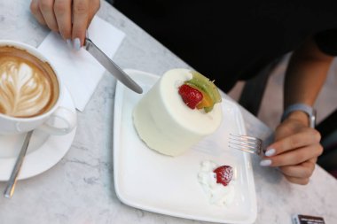 Masada lezzetli bir pasta var.