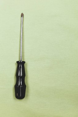 Plastik saplı tornavida.