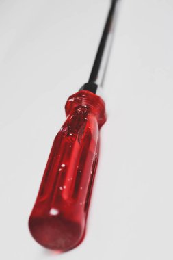 Plastik saplı tornavida.