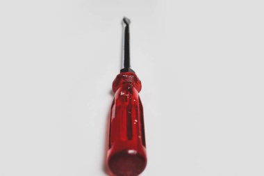 Plastik saplı tornavida.