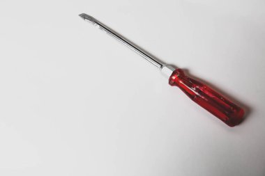 Plastik saplı tornavida.