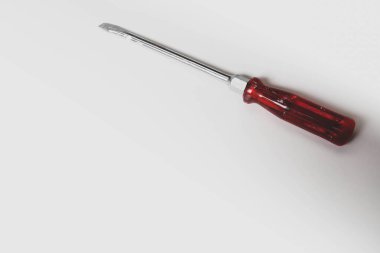 Plastik saplı tornavida.