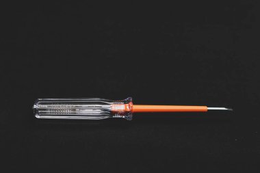 Plastik saplı tornavida.