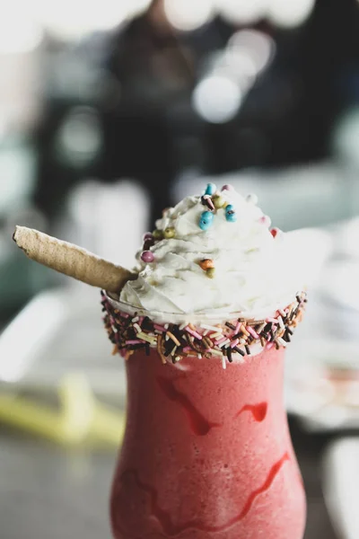 Vaso Batido Frambuesa Con Crema Batida Frambuesas Frescas — Foto de Stock