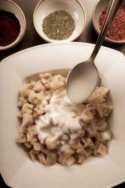 Türk mantı manlama plaka üzerinde