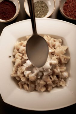 Türk mantı manlama plaka üzerinde