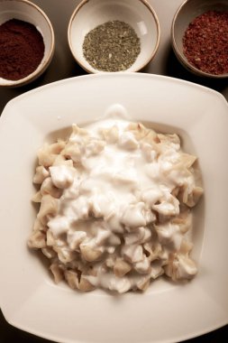 Türk mantı manlama plaka üzerinde