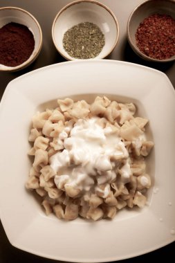 Türk mantı manlama plaka üzerinde