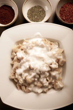 Türk mantı manlama plaka üzerinde