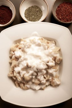 Türk mantı manlama plaka üzerinde