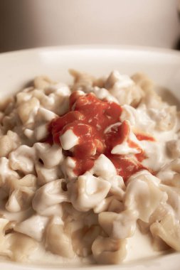 Türk mantı manlama plaka üzerinde