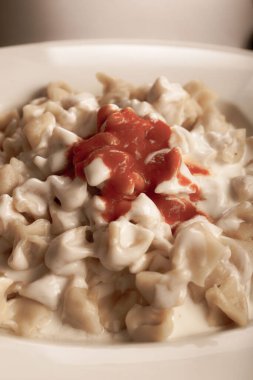 Türk mantı manlama plaka üzerinde