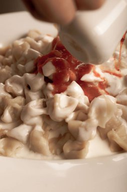 Türk mantı manlama plaka üzerinde