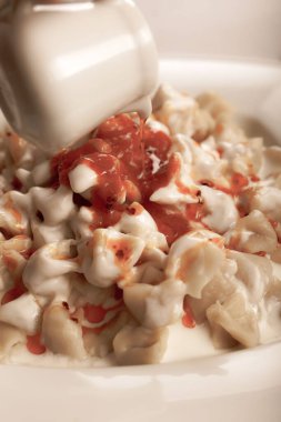 Türk mantı manlama plaka üzerinde