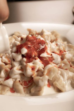 Türk mantı manlama plaka üzerinde