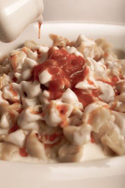 Türk mantı manlama plaka üzerinde