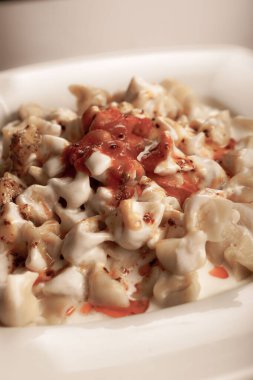 Türk mantı manlama plaka üzerinde