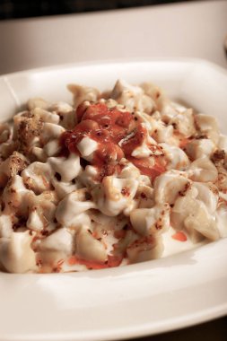 Türk mantı manlama plaka üzerinde