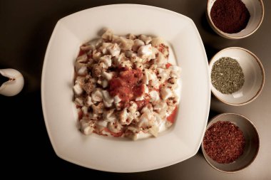 Türk mantı manlama plaka üzerinde