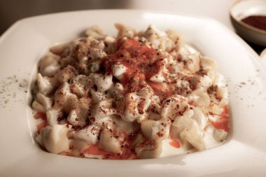 Türk mantı manlama plaka üzerinde