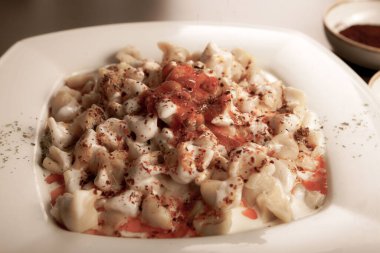 Türk mantı manlama plaka üzerinde