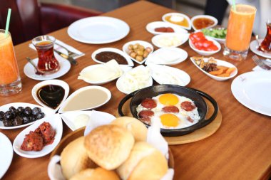 zengin ve leziz Türk Kahvaltı