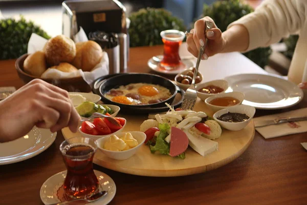 Zengin Leziz Türk Kahvaltı — Stok fotoğraf