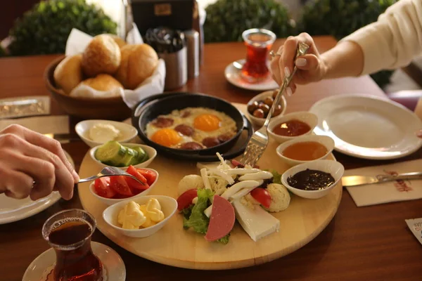 zengin ve leziz Türk Kahvaltı