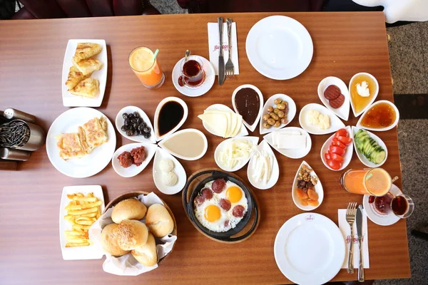 Reichhaltiges Und Köstliches Türkisches Frühstück — Stockfoto