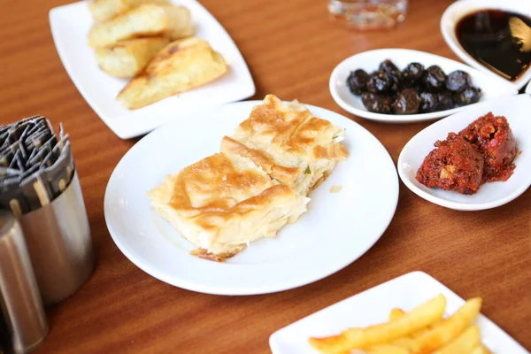 zengin ve leziz Türk Kahvaltı