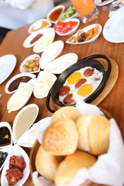 zengin ve leziz Türk Kahvaltı