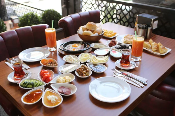 zengin ve leziz Türk Kahvaltı