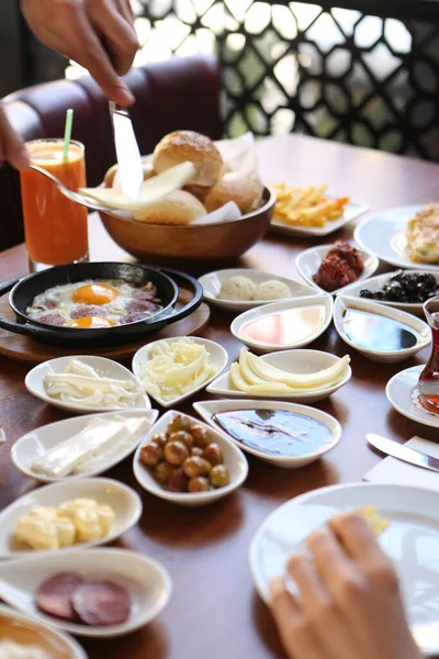 zengin ve leziz Türk Kahvaltı