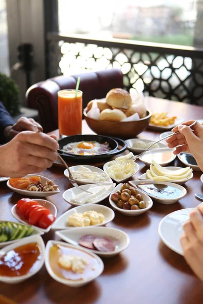 zengin ve leziz Türk Kahvaltı